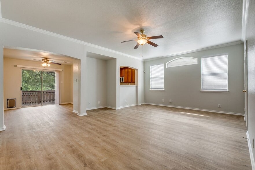 Building Photo - 2214 Sun Chase Blvd