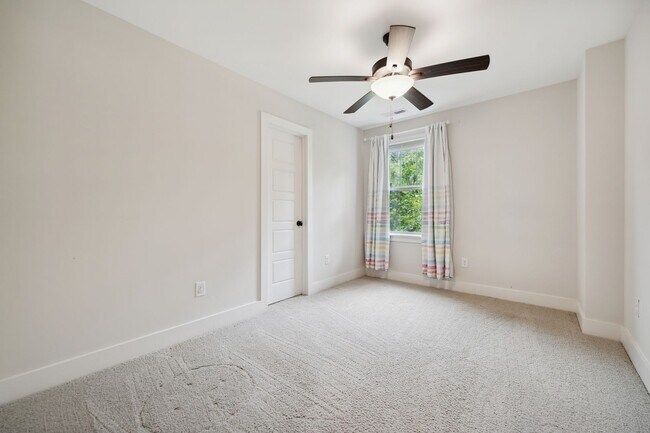 Building Photo - Gorgeous 4 Bedroom Home in the Heart Of Durham! **APPLICATIONS PENDING**