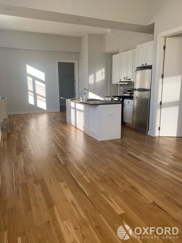 Building Photo - 71-13 60th Lane