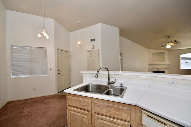 Building Photo - COZY 2 BED 2 BATH CONDO ON 2ND FLOOR AT PA...