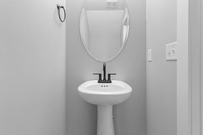 Building Photo - 302 Jonathan Wade Cir