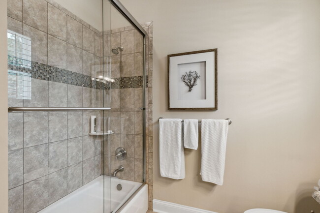 Building Photo - 95282 Summerwoods Cir