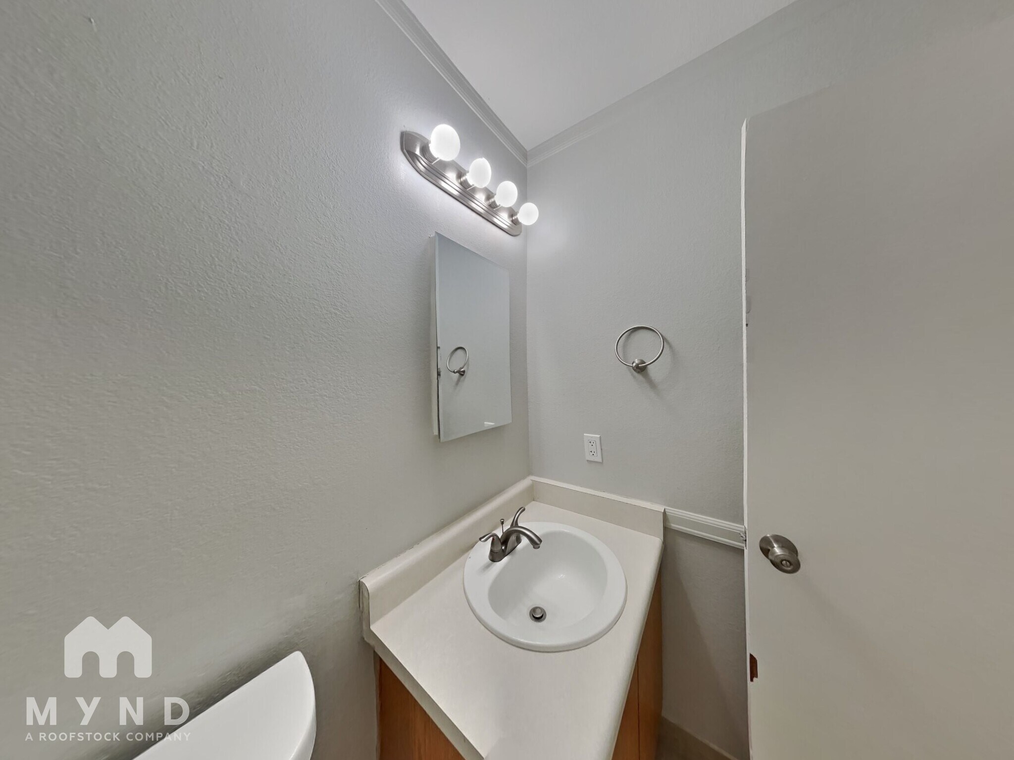Building Photo - 11903 W Cabrillo Dr