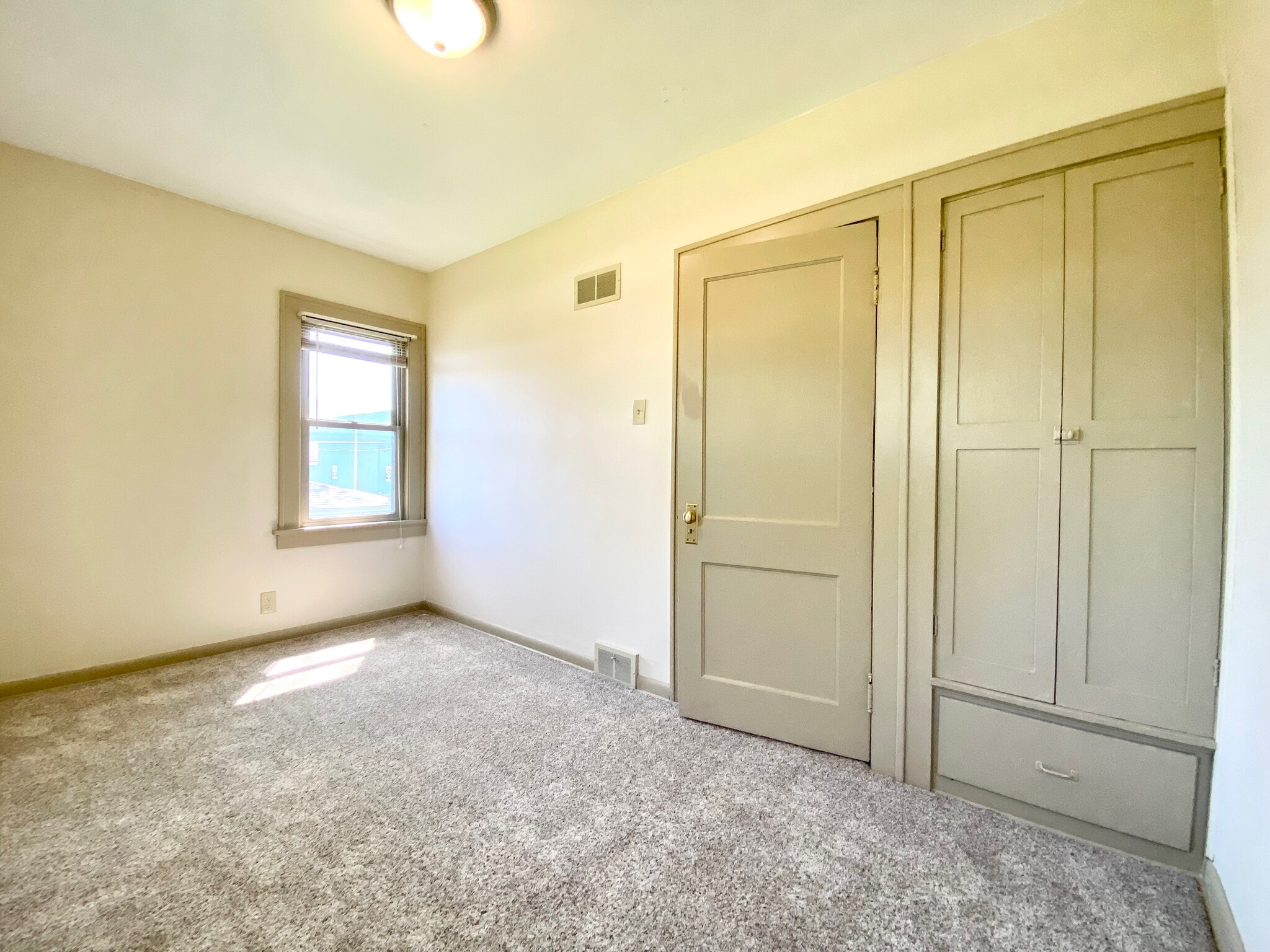 Building Photo - 3914 S 1st St