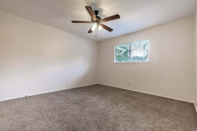 Building Photo - 9009 Sawtooth Ln