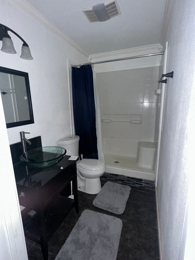 Building Photo - 3301 Thunderbird Ln