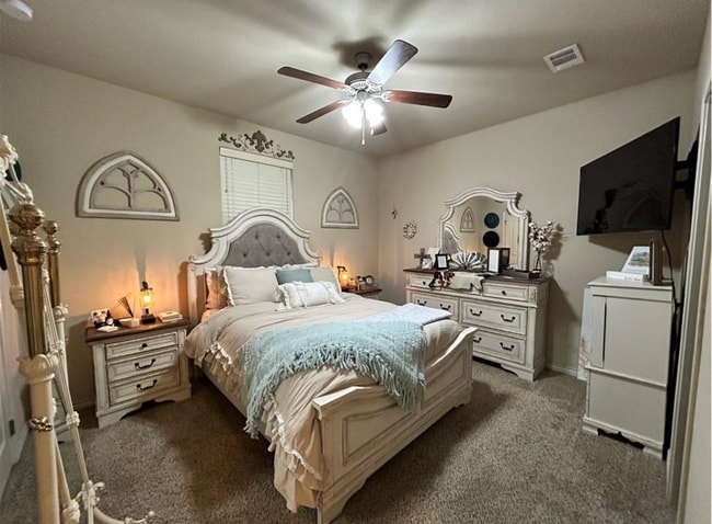 Building Photo - Spacious 2 Bed/2.5 Bath Condo in Prime Location!