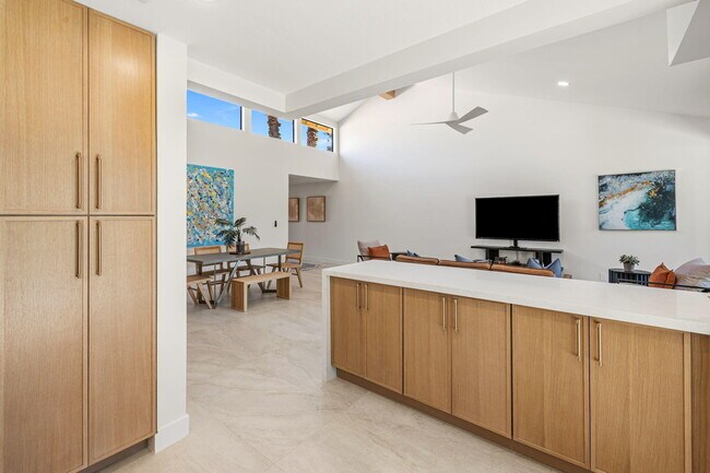 Building Photo - 179 Gran Via