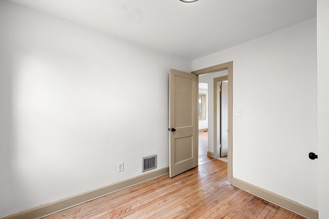 Building Photo - 3129 Prairie Ave