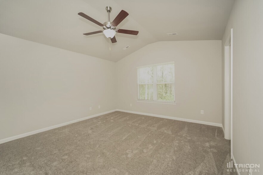 Building Photo - 221 Spring Knoll Dr
