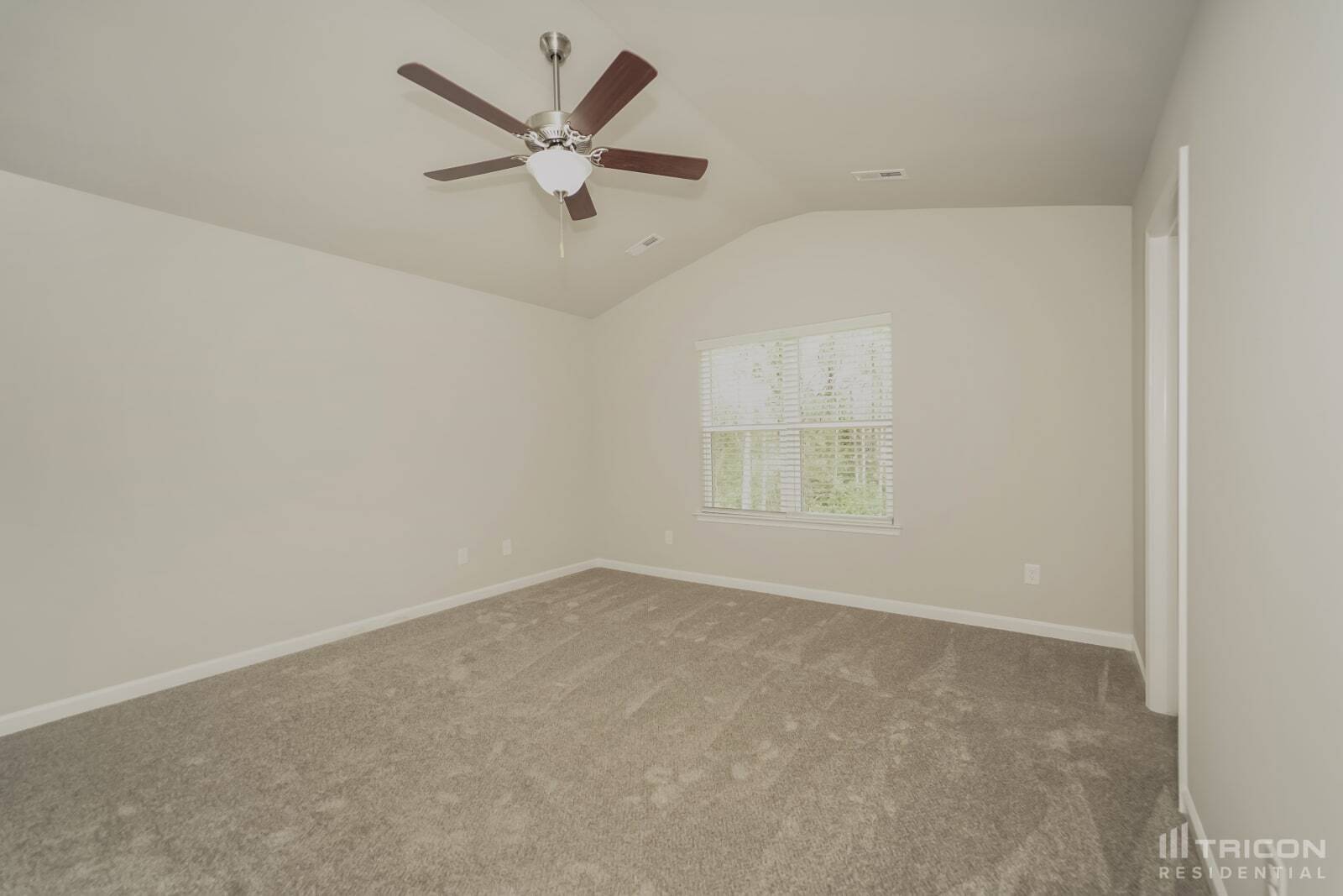Building Photo - 221 Spring Knoll Dr