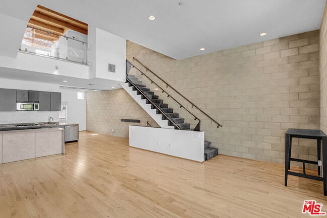 Building Photo - 717 Highland Ave