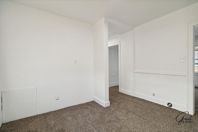 Building Photo - 16211 Kentucky St