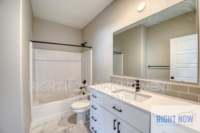 Building Photo - 6132 S Astoria Ave