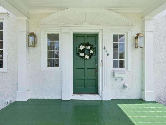Building Photo - 456 Gardenia St