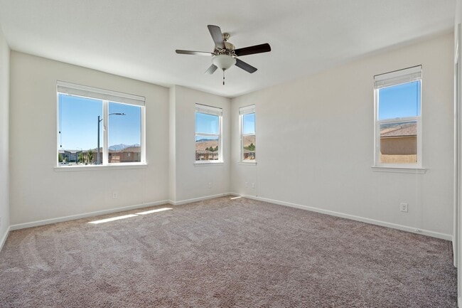 Building Photo - Welcome to this beautiful Carson City townhome available for rent