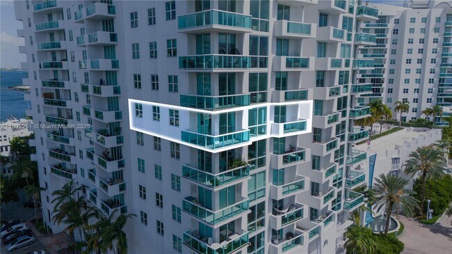 Building Photo - 7900 Harbor Island Dr