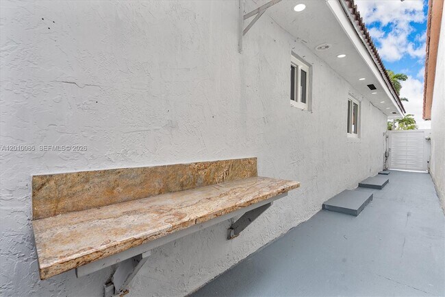 Building Photo - 11465 NW 88th Ct