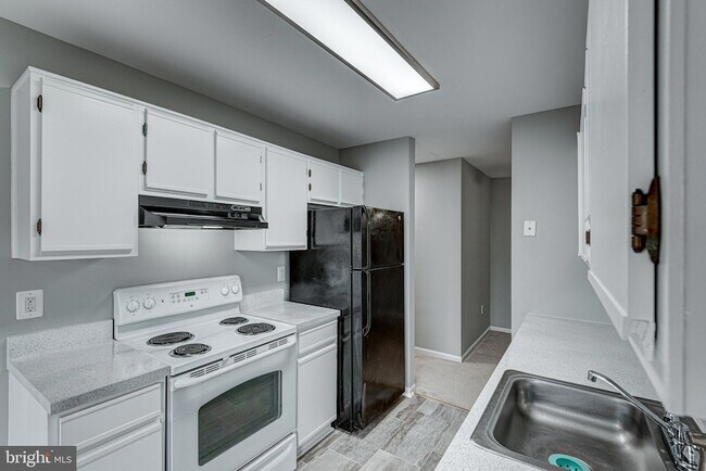 Building Photo - 9569 Coggs Bill Dr