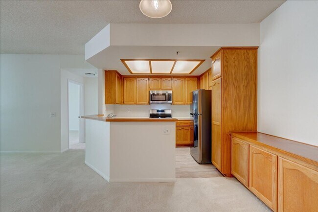 Building Photo - Resort Like Living 2 Master Suites Condo F...