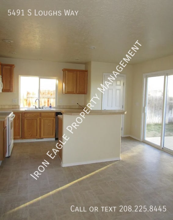Building Photo - 5491 S Loughs Way