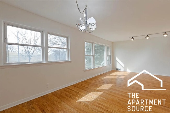 Primary Photo - 4538 Dempster St