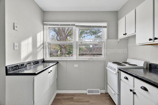 Building Photo - 1700 Dellwood Ct