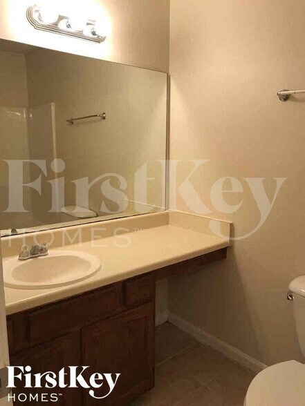 Building Photo - 5334 Memorial Ln SW