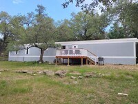 Building Photo - 750 Oak Meadows