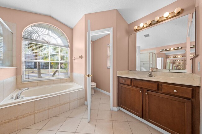 Building Photo - 4 Bedroom 3 Bath Home - Kissimmee ~ Southport Bay Community