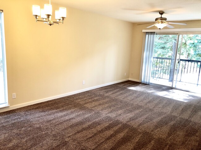 Building Photo - Very Nice 1 bedroom in gated community $1095