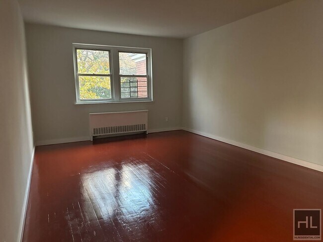 Building Photo - 76 AVENUE