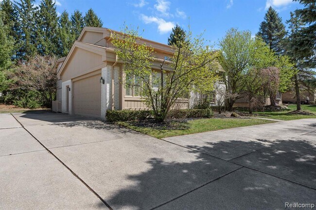 Building Photo - 6739 Arlington Dr