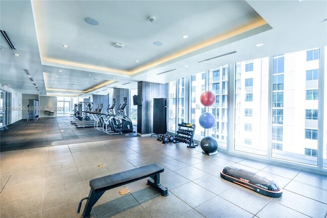 Building Photo - 1010 SW 2nd Ave