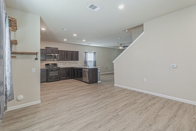 Building Photo - $300 OFF 1ST MONTH RENT IF YOU MOVE IN WIT...