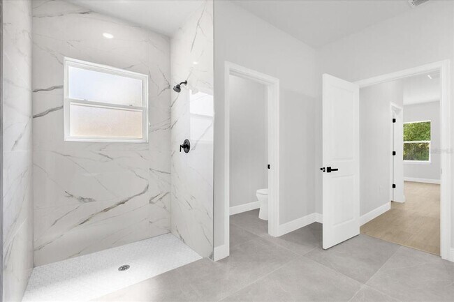 Building Photo - 420 Marion Oaks Course