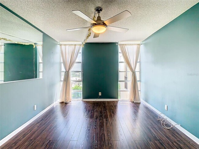 Building Photo - 7400 Sun Island Dr S