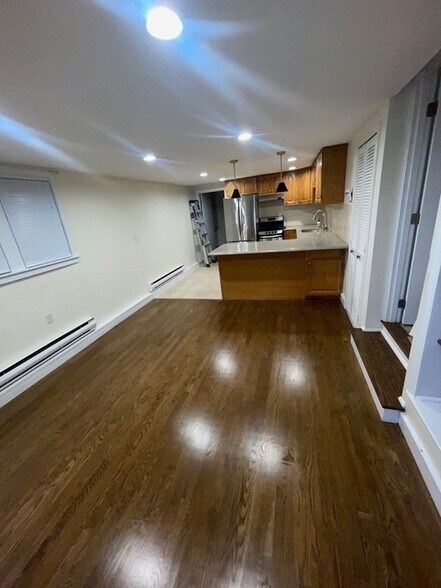 Building Photo - 842 South St