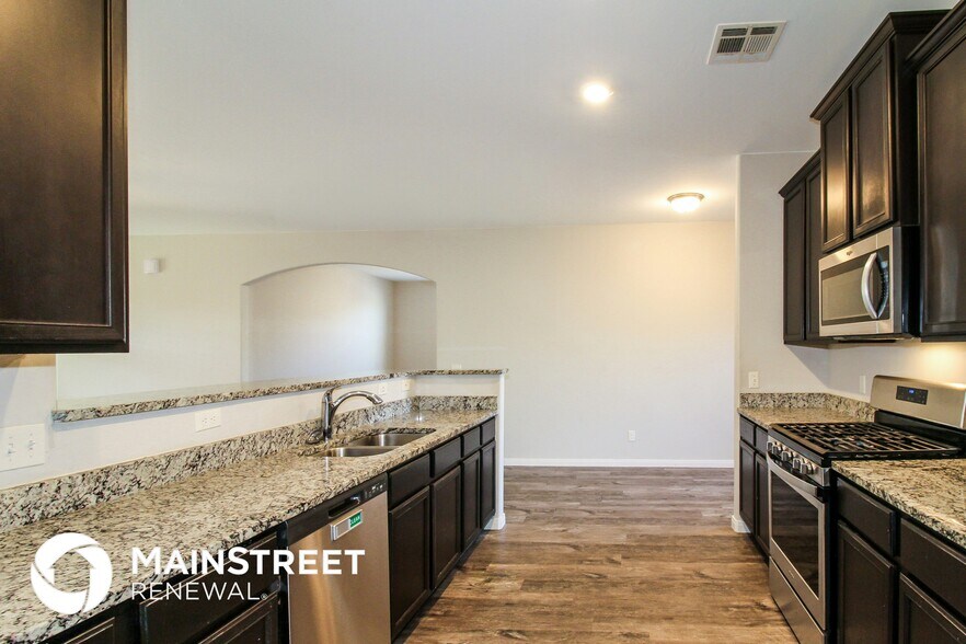 Building Photo - 320 E Georgia Terrace