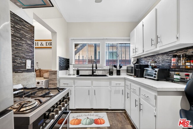 Building Photo - 5919 Lexington Ave