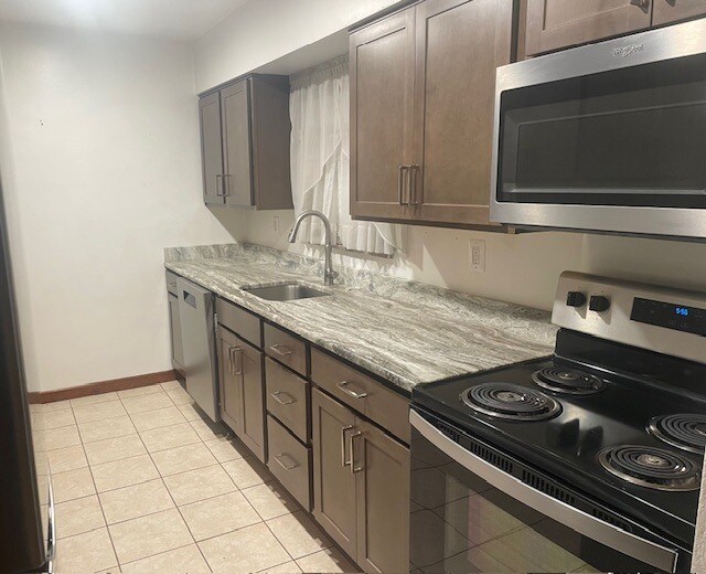 Building Photo - 1090 Clay Pike