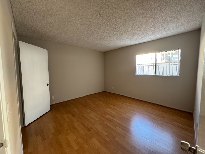 Building Photo - 544 E Tujunga Ave