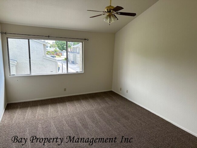 Building Photo - Charming 3-Bedroom Townhouse in Los Olivos...