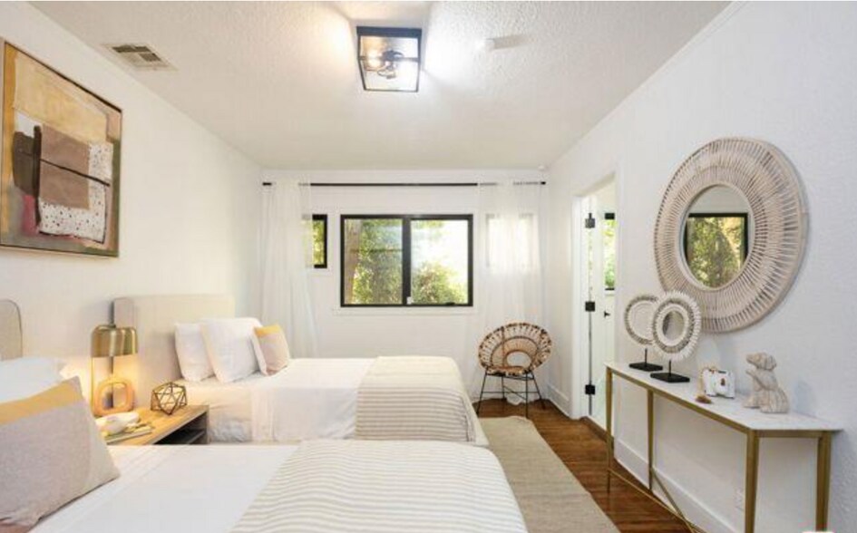 Building Photo - 722 N La Jolla Ave