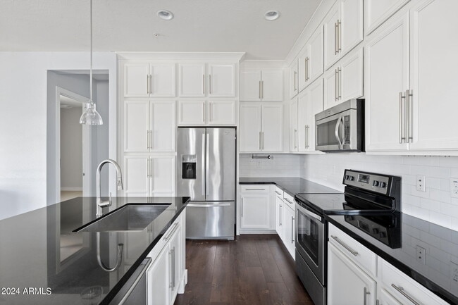 Building Photo - 6565 E Thomas Rd