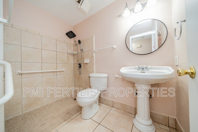 Building Photo - 1506 Webster St