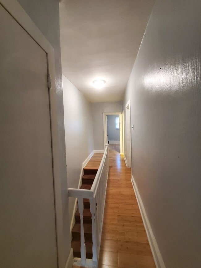 Building Photo - Nice 3Bd/1Ba Available Now...in Elmwood