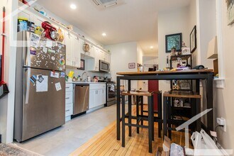 Building Photo - Charming 1 Bedroom-No Broker Fee