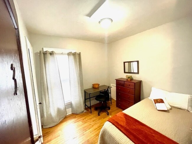 Building Photo - 916 Ackerman Ave