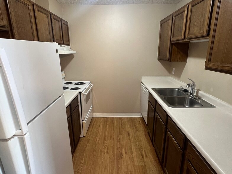 Building Photo - 2120 Valleyhigh Dr NW